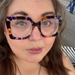 Meet your Posher, Steffie